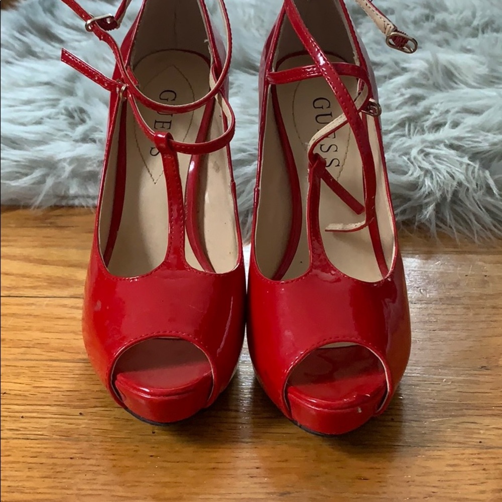 Red pumps
